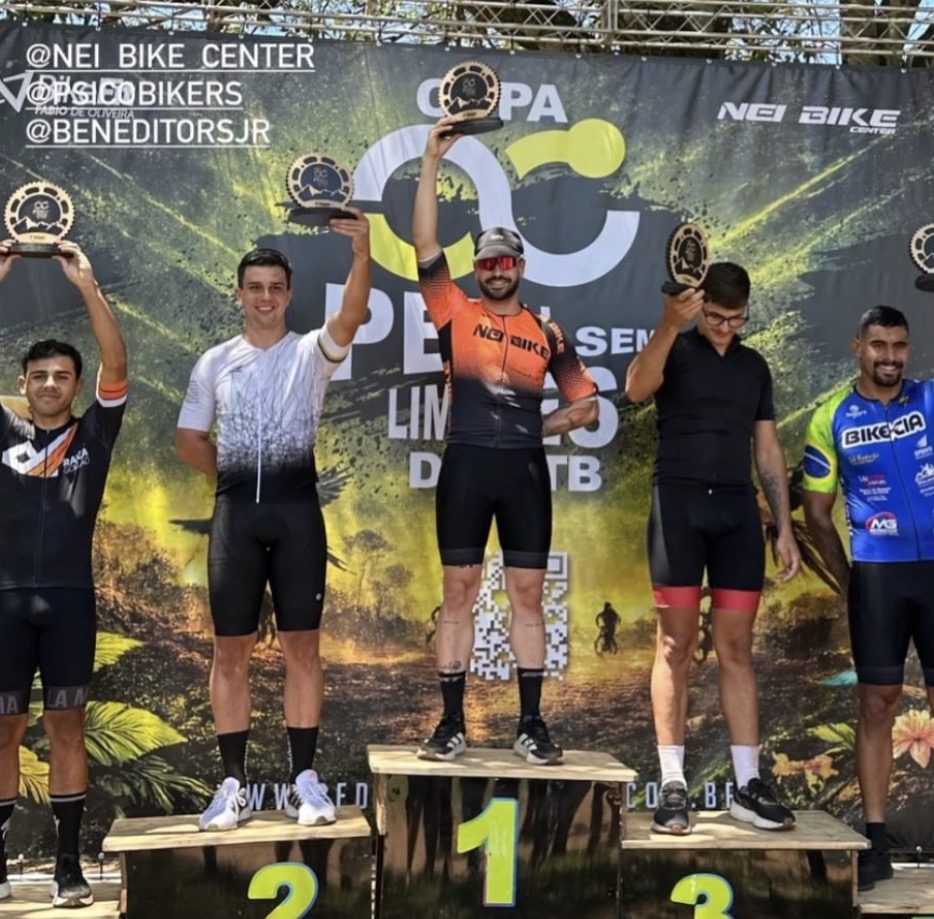 Atleta Nei Bike Center no topo do pódio masculino da Copa Pedal Sem Limites de MTB